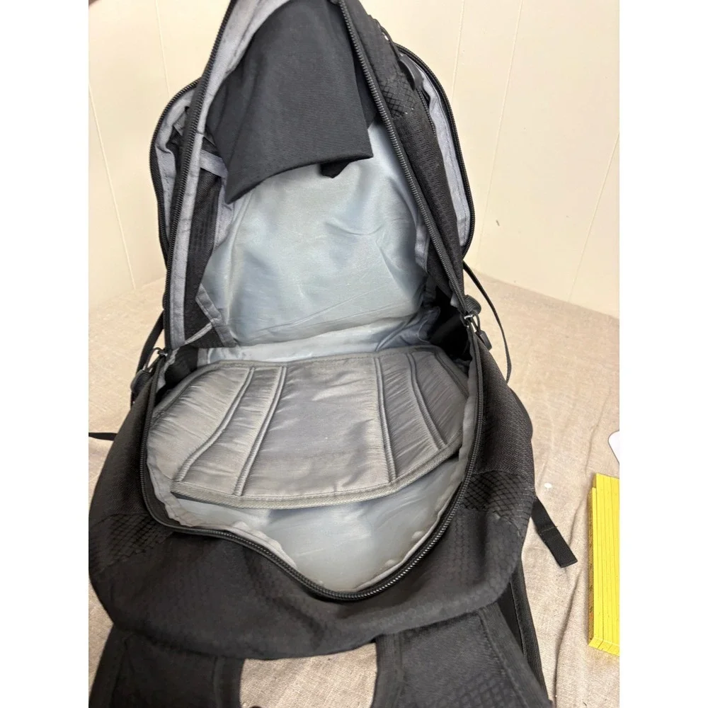 High Sierra Backpack Unisex Large Black Suspension Strap System Ripstop